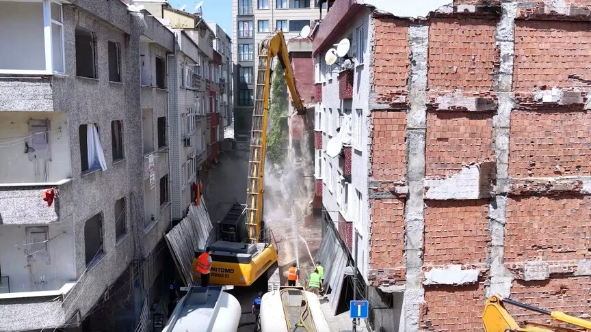 Bakan Kurum: İstanbul'da 'Yarısı Bizden' kapsamında 3 sokakta kentsel dönüşüm sürüyor