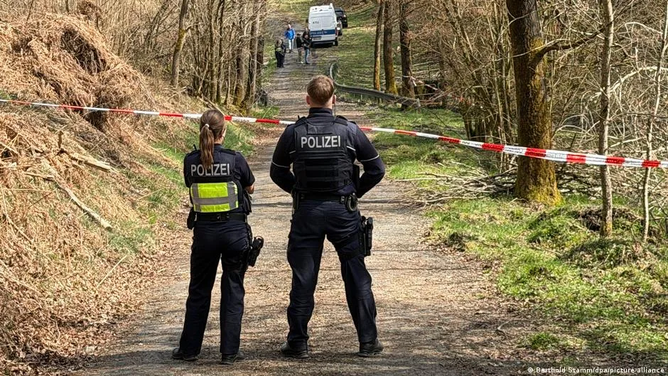 Berlin'de ormanda bulunan silah deposunun Rus ajanlarına ait olduğu iddia edildi