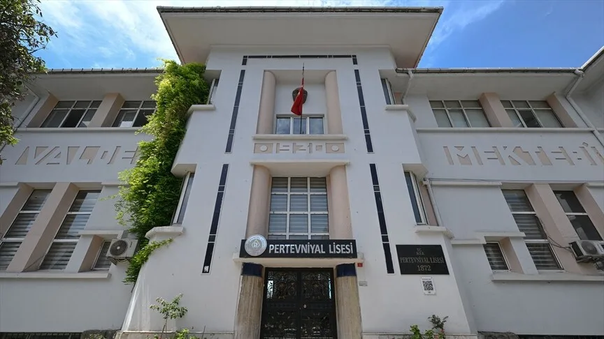 Pertevniyal Lisesi 154 yıllık eğitim geleneğini sürdürüyor