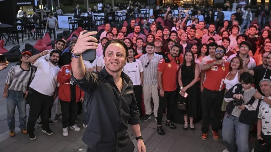 Felipe Massa, İstanbul'da Formula 1 tutkunlarıyla buluştu
