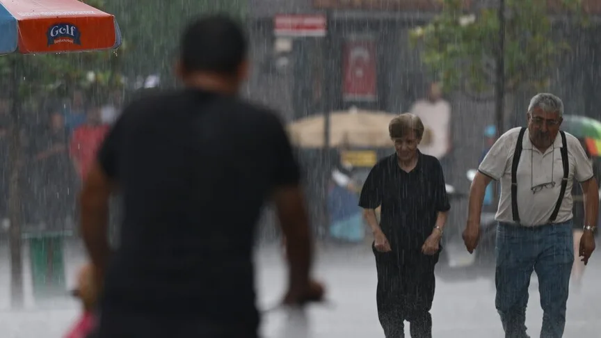 Meteoroloji, yurdun bazı bölgeleri için kuvvetli yağış ve fırtına uyarısı yaptı