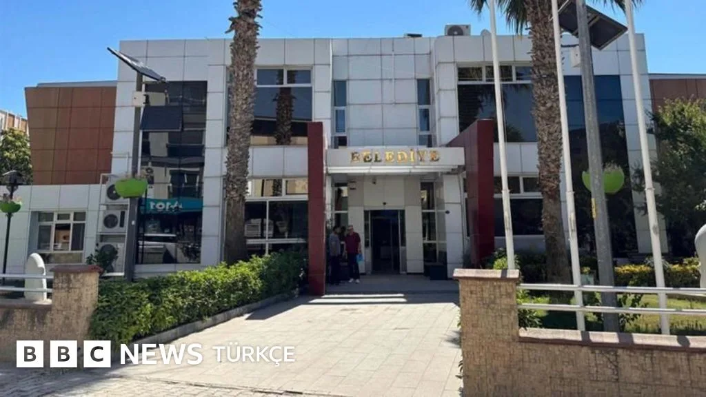 Seferihisar Belediyesi rüşvet soruşturmasında 47 kişi adliyeye sevk edildi
