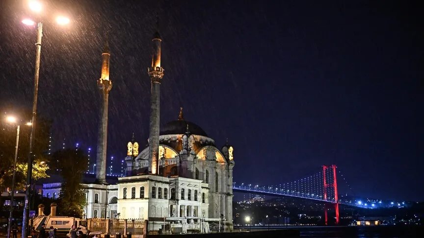 İstanbul'un bazı bölgelerinde sağanak etkili oldu