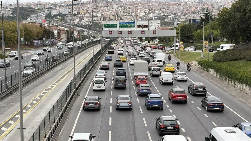 İstanbul'da sabah saatlerinde trafik yoğunluğu yüzde 70'e ulaştı