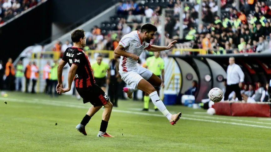 Alanyaspor deplasmanda Çorum FK'yi 2-1 yendi