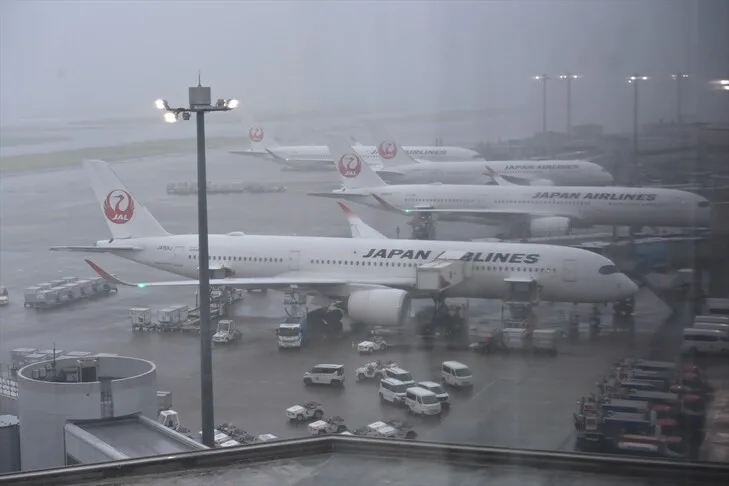 Japonya'da Dujuan Tayfunu ulaşımı aksattı, bazı etkinlikler iptal edildi