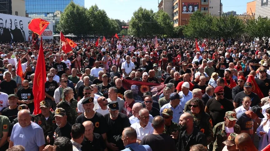 Kosova'da UÇK komutanlarının Lahey'de hapis cezasına çarptırılmasına yönelik protestolar sürüyor