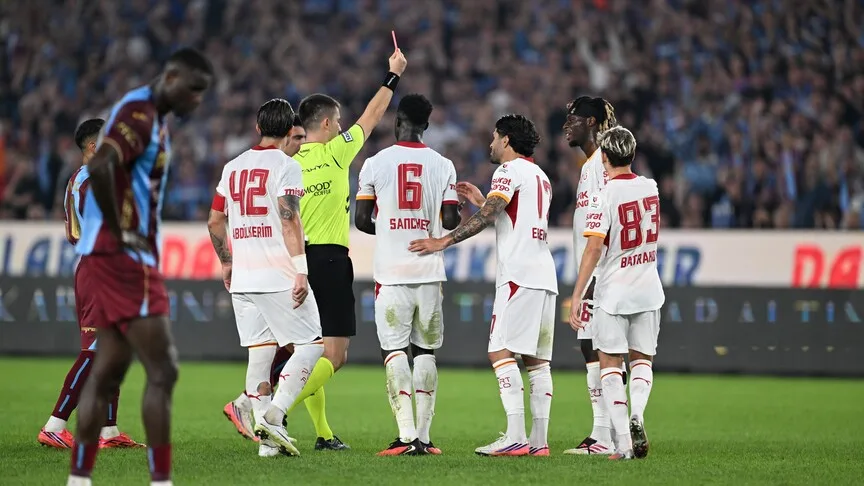 Galatasaray, Süper Lig'de bu sezon ilk yenilgisini Trabzonspor deplasmanında aldı
