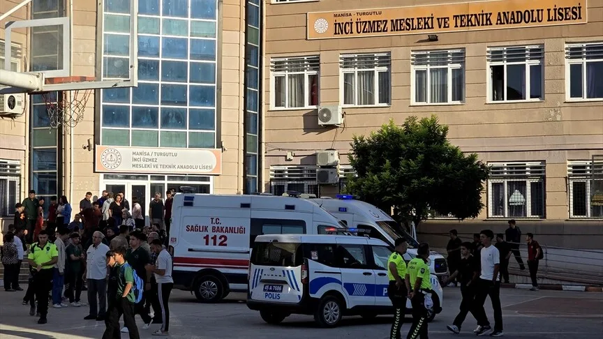 Manisa Turgutlu'da okul yakınında silahla ateş açılması ihbarına ekipler sevk edildi