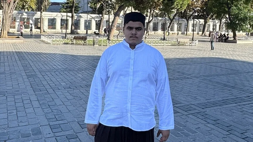 18 yaşındaki imam hatip öğrencisi İstanbul'dan otostopla umreye ulaştı