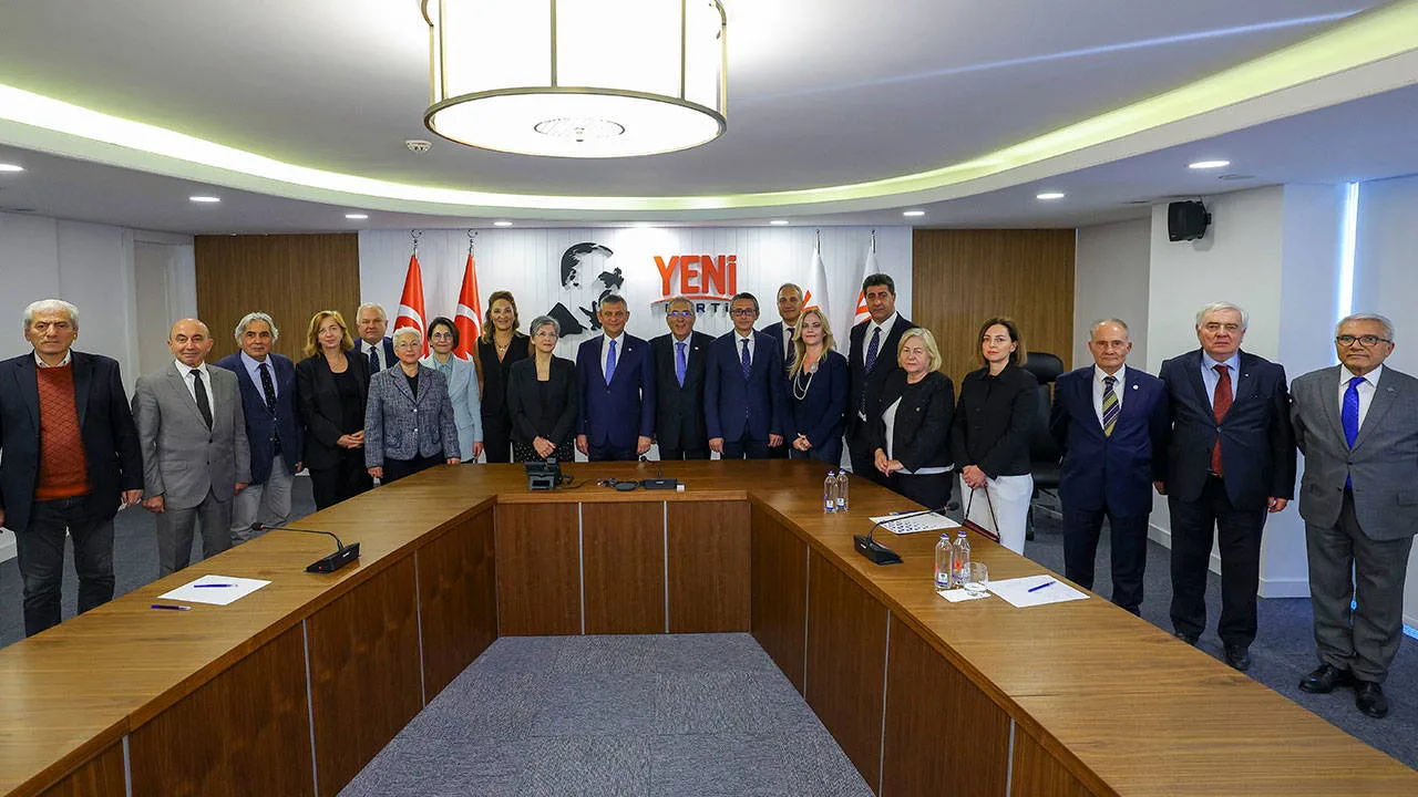 Özgür Özel, Sosyal Demokrasi Derneği heyetiyle görüştü: İşbirliği protokolü imzalandı