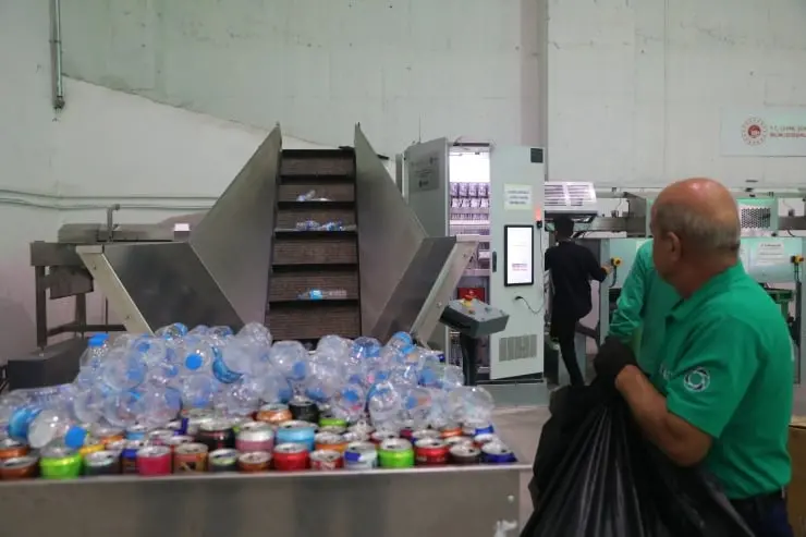 'Şişe getirene 1 lira': Üç buçuk ayda 100 bin ambalaj biriktirdi