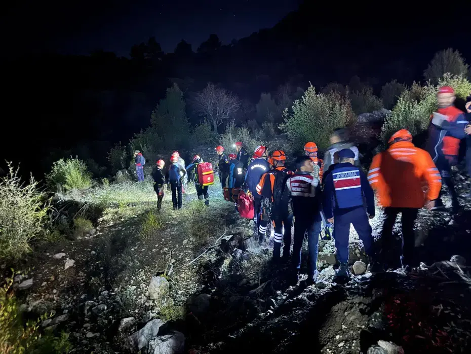 Eğitim için Isparta’ya ekip kanyonda kayboldu: 1 ölü, 13 kayıp