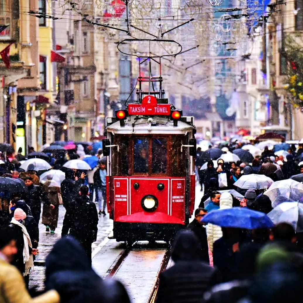 Sokakta ve Napoli Radyo'sunda