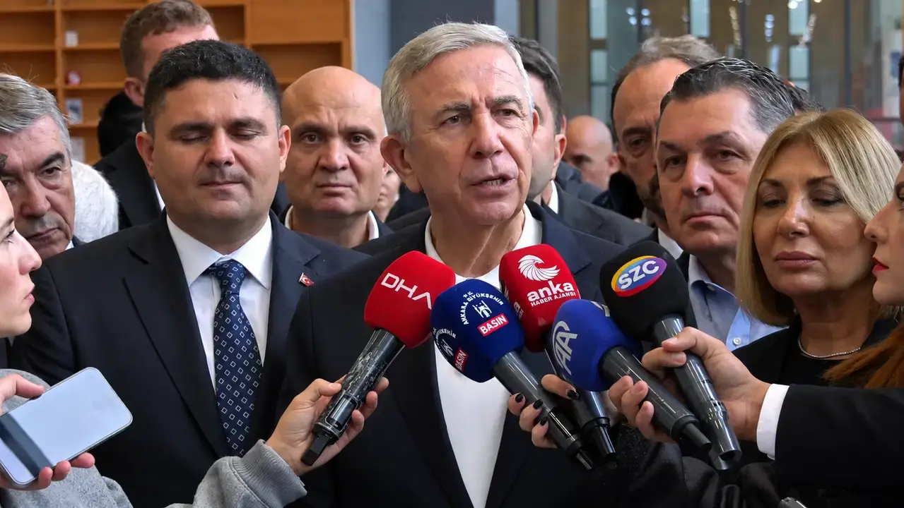 Mansur Yavaş'tan 'parti değiştiren başkanlara' sert sözler: 'Bunun hesabını sandıkta verecekler'