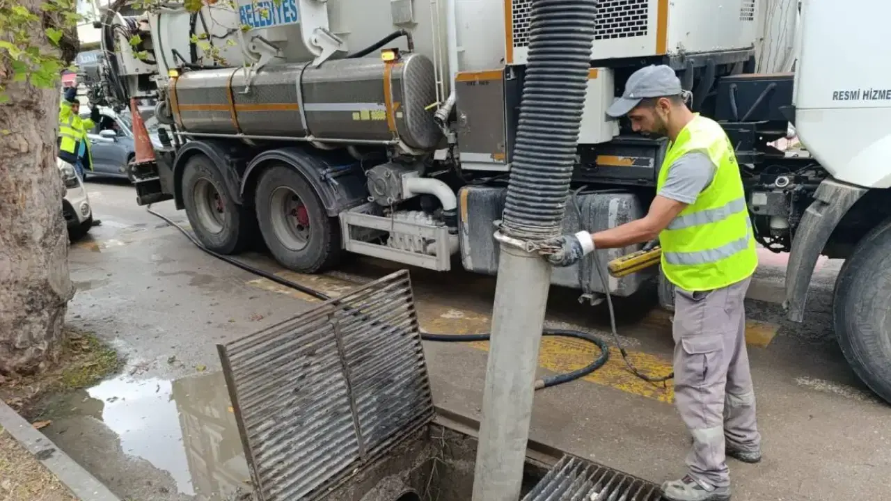 Sinop’ta sağanak öncesi mazgal ve kanal temizliği