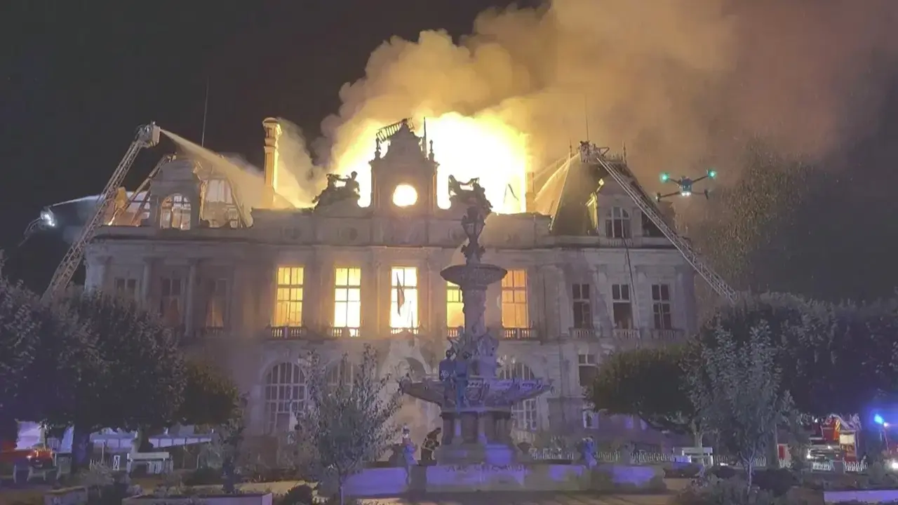 İki dünya savaşından kurtuldu, protestolarda küle döndü: 'Notre Dame felaketini yeniden yaşadık'
