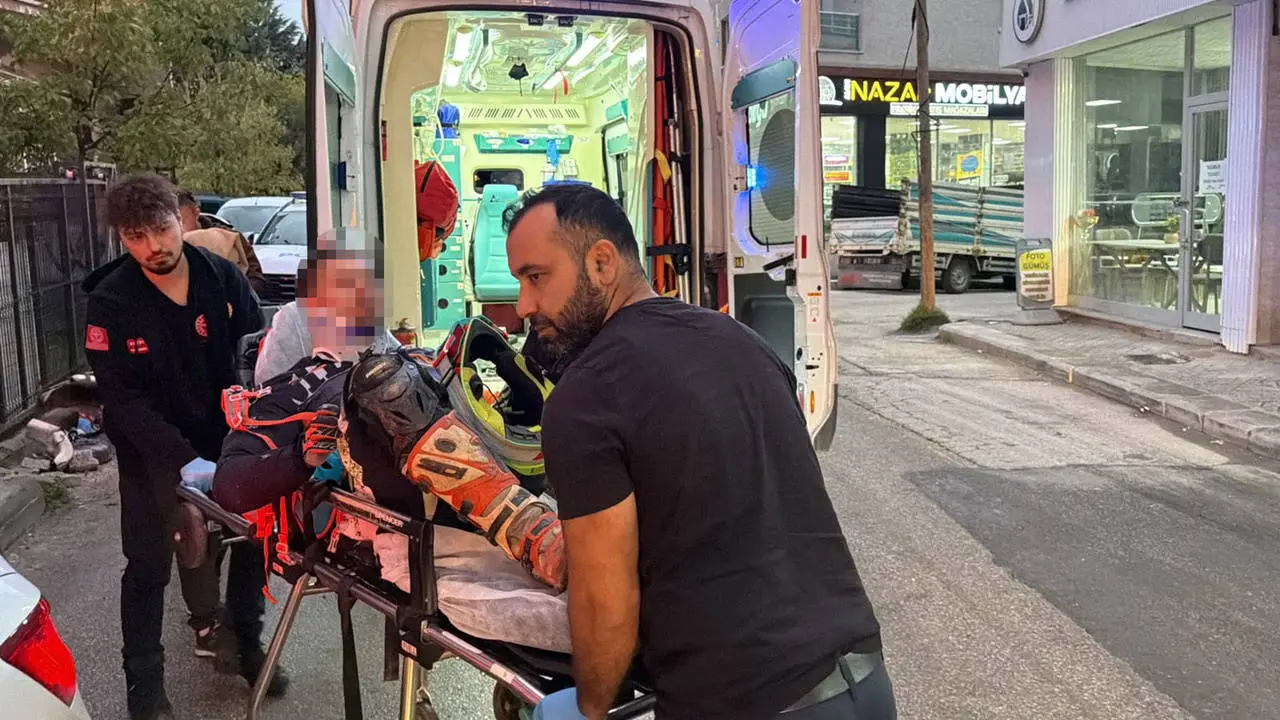 'Dur’ ihtarından kaçan motosikletli, polis aracıyla çarpıştı: 258 bin lira ceza