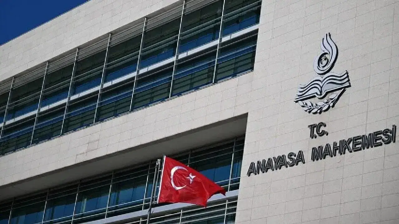 AYM’den 15 siyasi partinin yöneticileri hakkında suç duyurusu