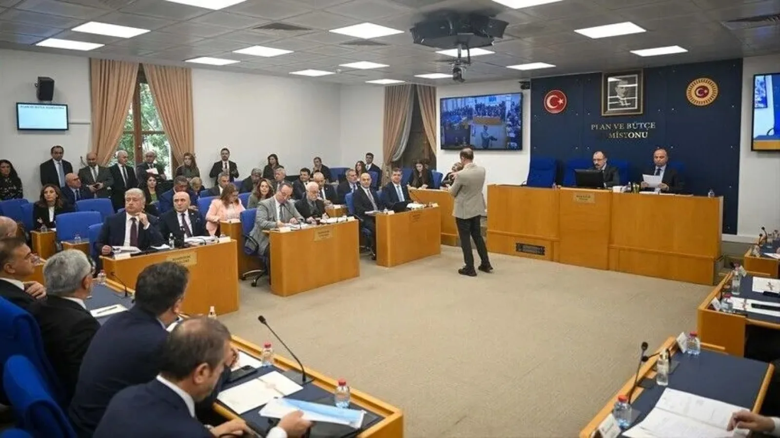 Fon yasası komisyonda