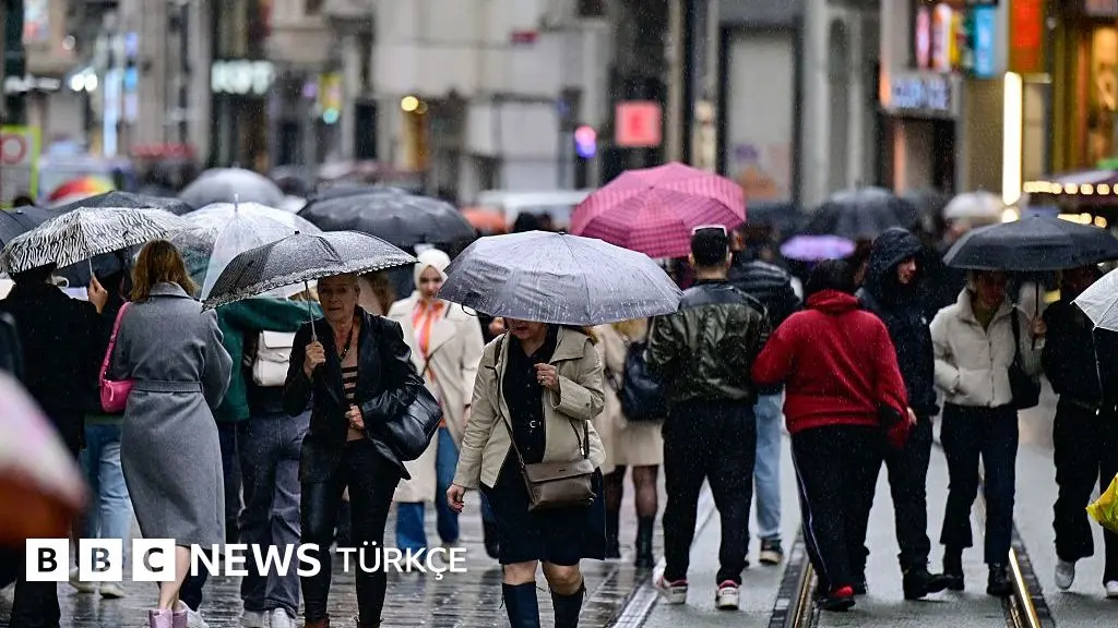 İstanbul'da yoğun yağış önlemleri: Okullar tatil, motosiklet yasak