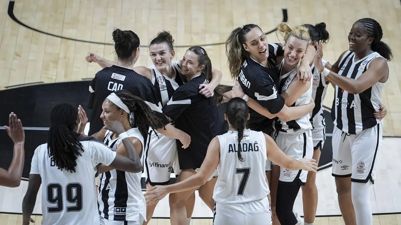 Fenerbahçe'nin 40 maçlık serisi sona erdi: Derbide kazanan Beşiktaş BOA
