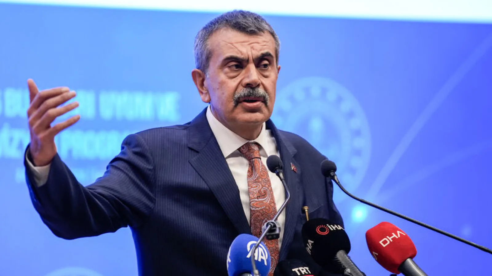 Bakan Tekin'den okul saldırılarına ilişkin açıklama