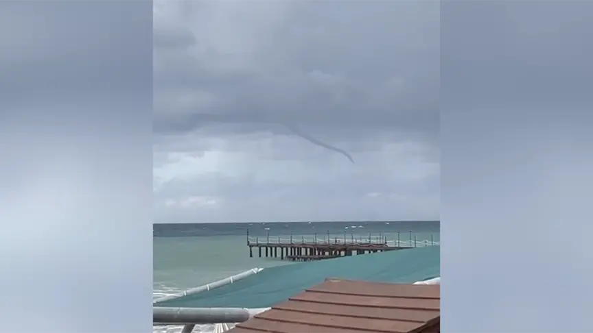 Alanya'da denizde hortum oluştu